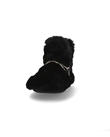360 degree animation of product Black chain detail faux fur slipper boots frame-22