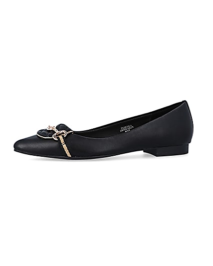 360 degree animation of product Black chain detail pointed loafers frame-2