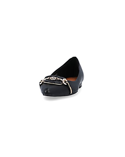 360 degree animation of product Black chain detail pointed loafers frame-22