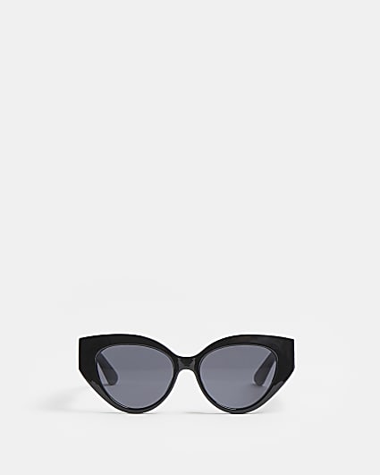 Black chunky cat eye sunglasses
