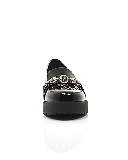360 degree animation of product Black chunky chain loafers frame-4