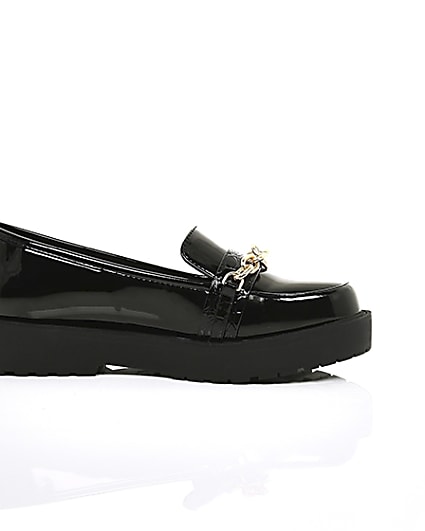 360 degree animation of product Black chunky chain loafers frame-9