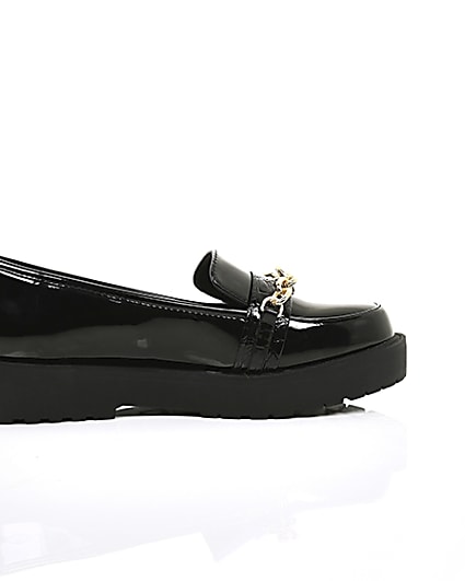 360 degree animation of product Black chunky chain loafers frame-10