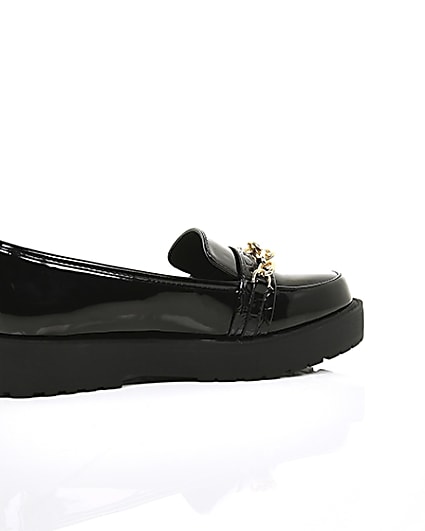 360 degree animation of product Black chunky chain loafers frame-11
