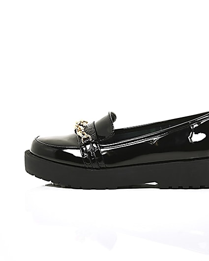 360 degree animation of product Black chunky chain loafers frame-21