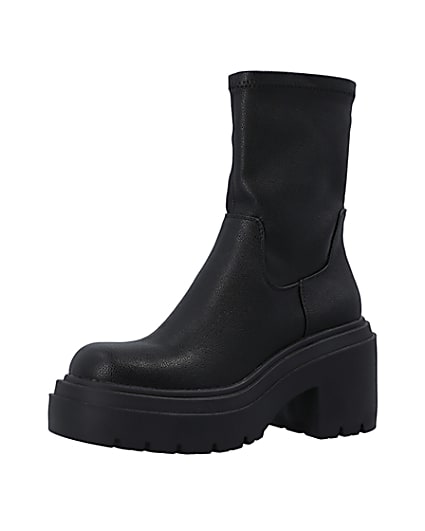 360 degree animation of product Black chunky sole anke boots frame-1