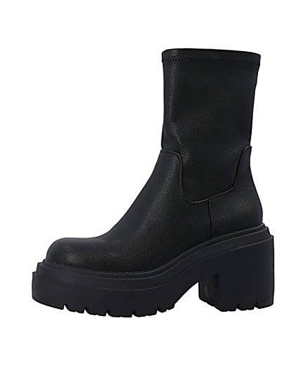 360 degree animation of product Black chunky sole anke boots frame-2