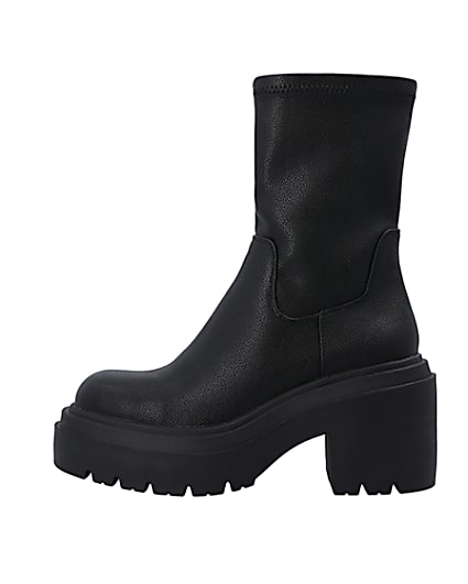 360 degree animation of product Black chunky sole anke boots frame-3