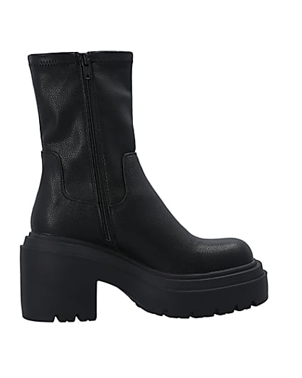 360 degree animation of product Black chunky sole anke boots frame-14