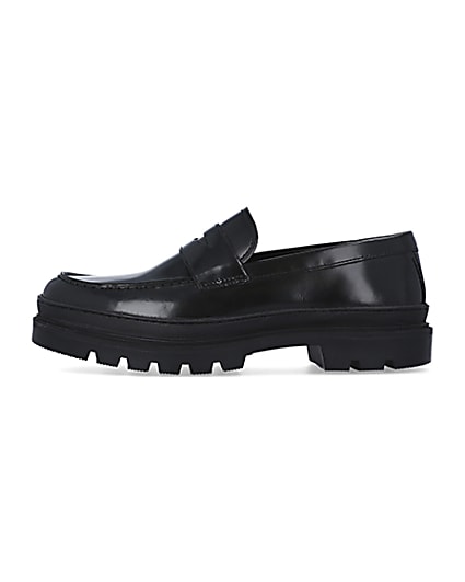 360 degree animation of product Black Cleated sole Loafers frame-3