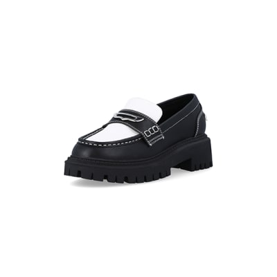 360 degree animation of product Black colour block chunky loafers frame-0