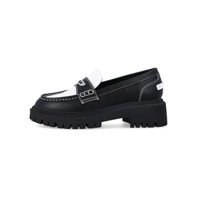 360 degree animation of product Black colour block chunky loafers frame-3