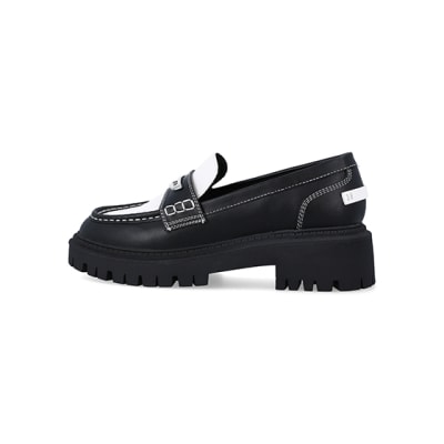 360 degree animation of product Black colour block chunky loafers frame-4