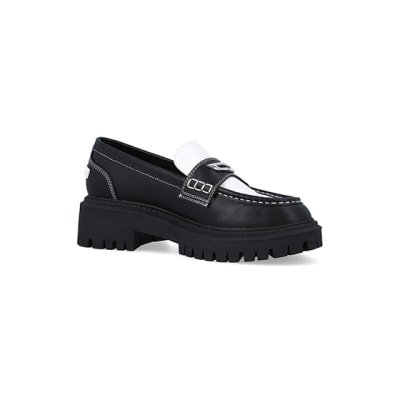 360 degree animation of product Black colour block chunky loafers frame-17