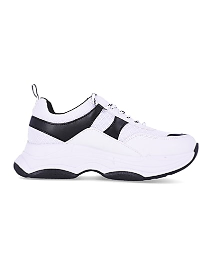 360 degree animation of product Black colour block chunky trainers frame-15