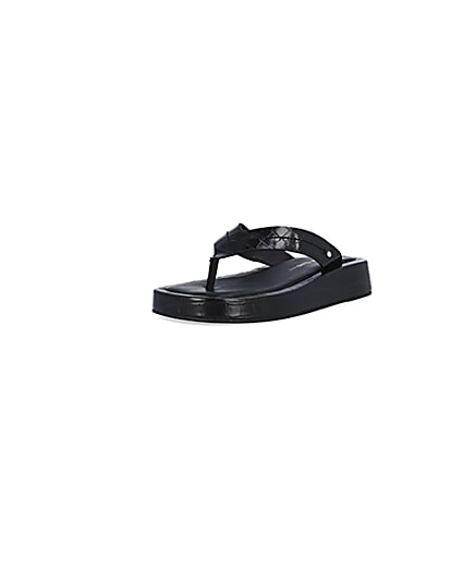 360 degree animation of product Black croc embossed flatform sandals frame-0