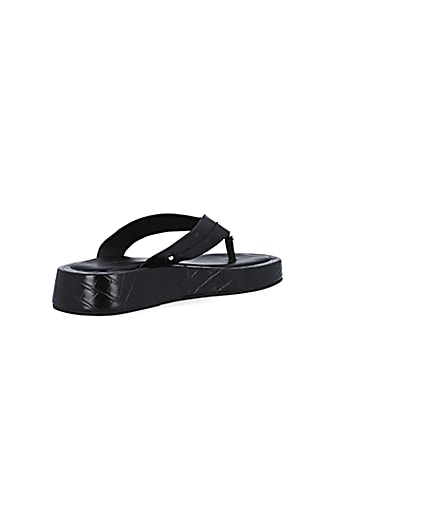360 degree animation of product Black croc embossed flatform sandals frame-12