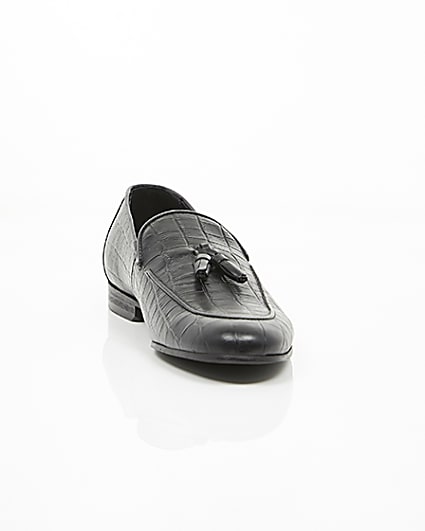 360 degree animation of product Black croc embossed leather loafers frame-5