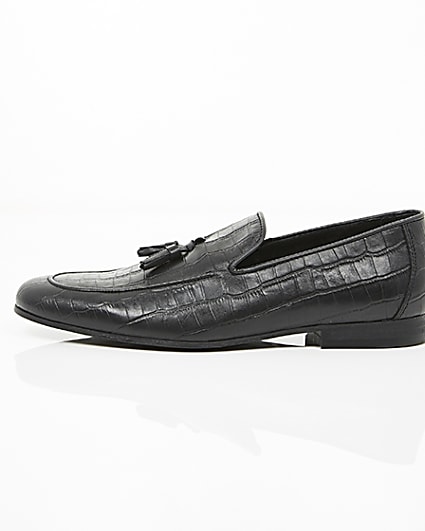 360 degree animation of product Black croc embossed leather loafers frame-22