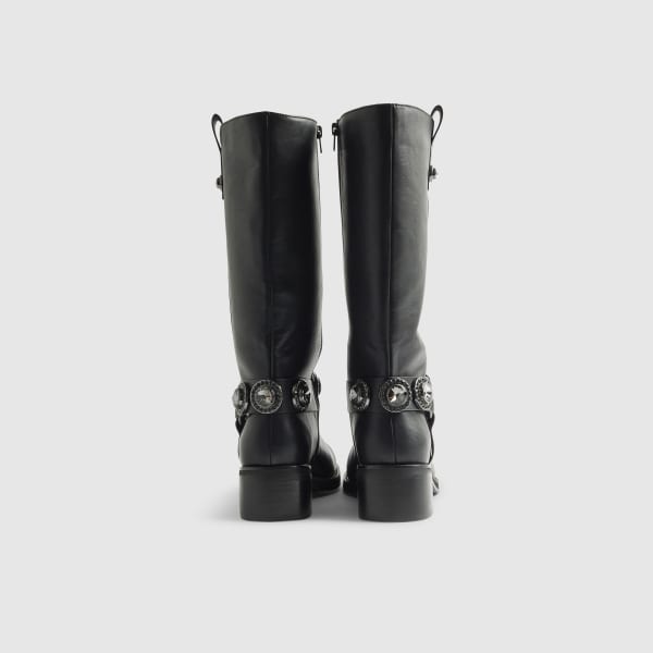 Shoes & Boots