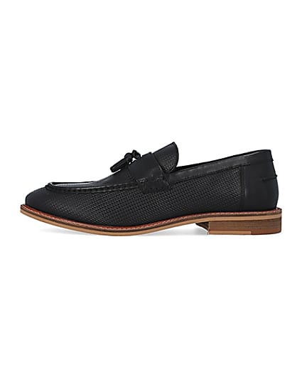 360 degree animation of product Black embossed leather tassel loafers frame-3