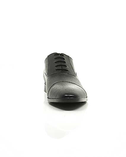 360 degree animation of product Black embossed toecap Oxford shoes frame-4