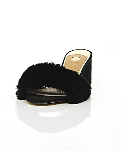 360 degree animation of product Black faux fur block heel mules frame-2