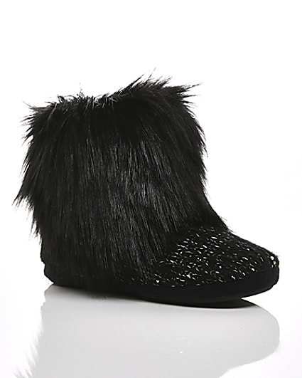 360 degree animation of product Black faux fur bootie slippers frame-7