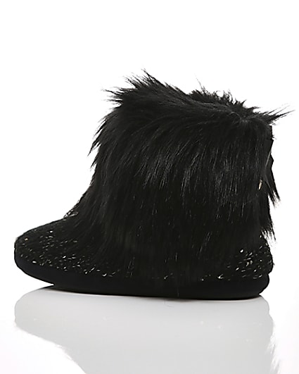 360 degree animation of product Black faux fur bootie slippers frame-20