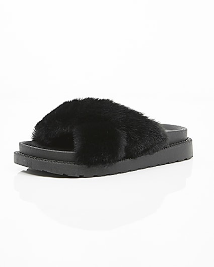360 degree animation of product Black faux fur cross strap sliders frame-0
