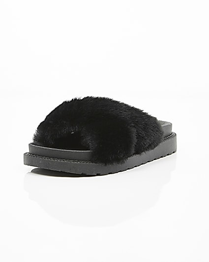 360 degree animation of product Black faux fur cross strap sliders frame-1