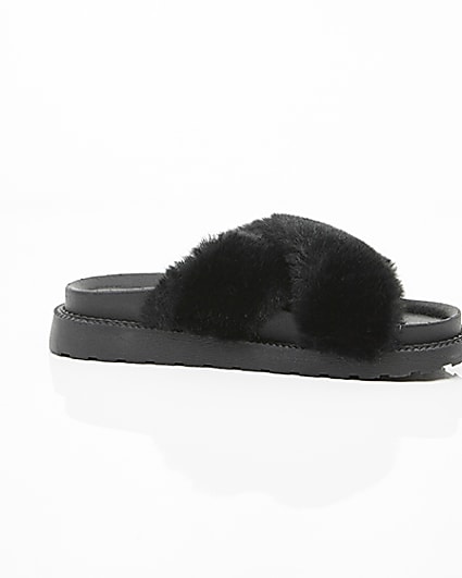 360 degree animation of product Black faux fur cross strap sliders frame-9