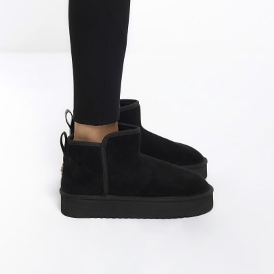 Black faux fur platform boots