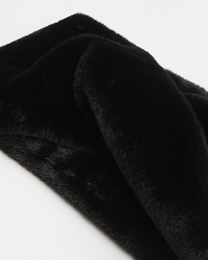 Black faux fur snood