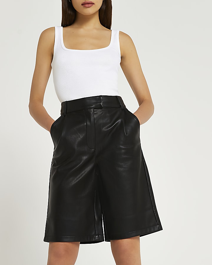 Black faux leather bermuda shorts