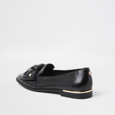 Black faux leather bow loafers
