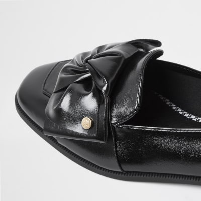 Black faux leather bow loafers