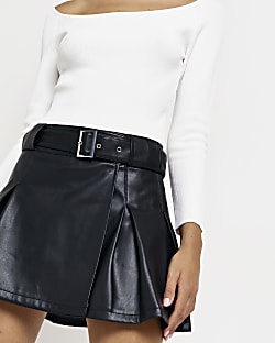 Black faux leather pleated mini skirt