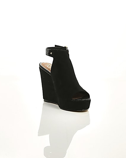 360 degree animation of product Black faux suede wedges frame-6
