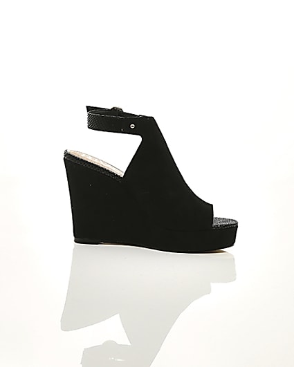 360 degree animation of product Black faux suede wedges frame-9