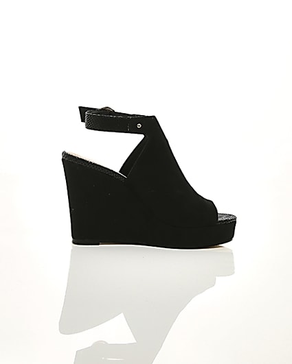 360 degree animation of product Black faux suede wedges frame-10