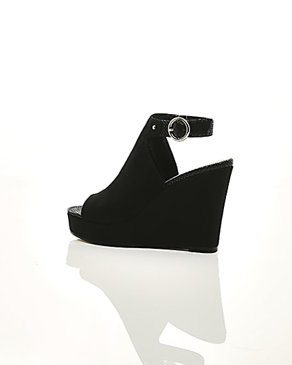 360 degree animation of product Black faux suede wedges frame-20
