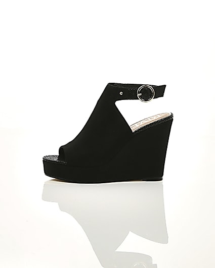 360 degree animation of product Black faux suede wedges frame-22