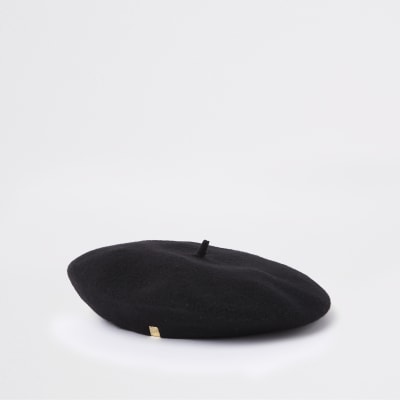 Black felt beret