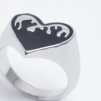 Black flame detail heart ring