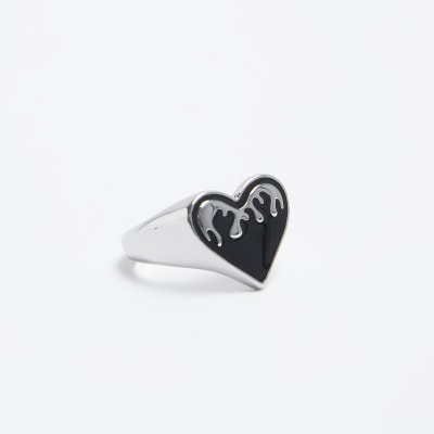 Black flame detail heart ring