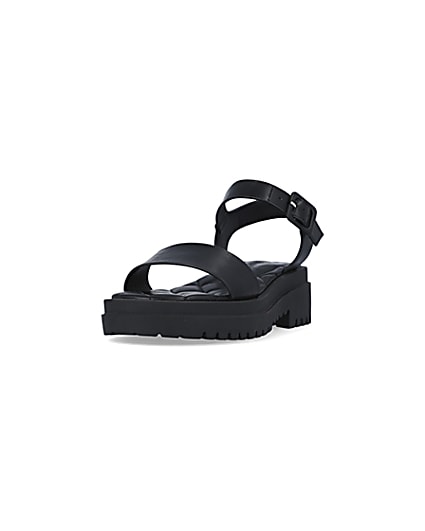 360 degree animation of product Black flatform sandals frame-23