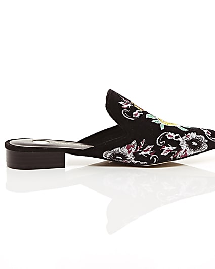 360 degree animation of product Black floral embroidered backless loafers frame-10