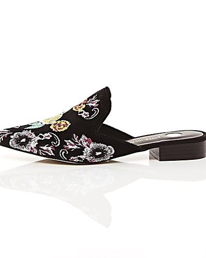 360 degree animation of product Black floral embroidered backless loafers frame-22