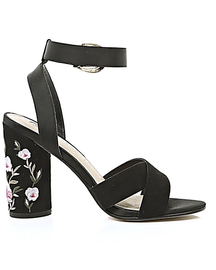 360 degree animation of product Black floral embroidered block heel sandals frame-9